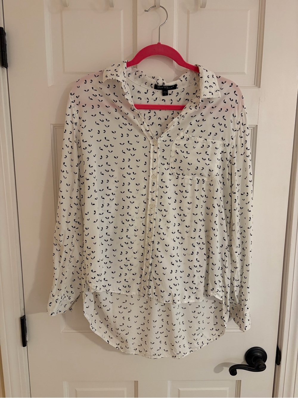 White Button-Front Long-Sleeve Blouse with Black Print women’s large